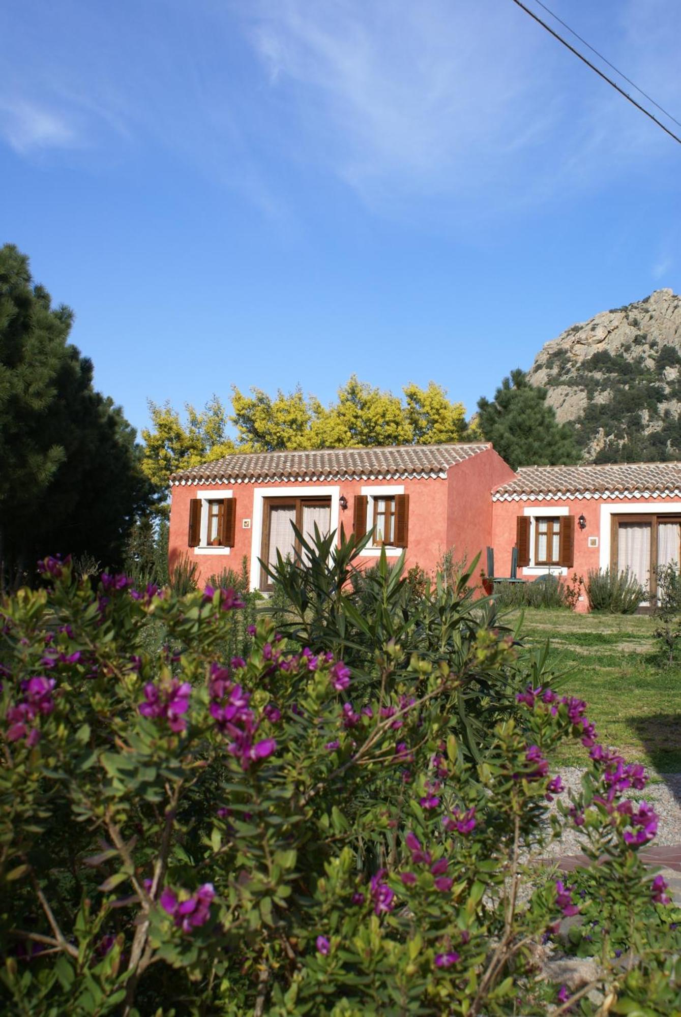 Agriturismo L'Aglientu B&B Loiri Porto San Paolo Exteriör bild