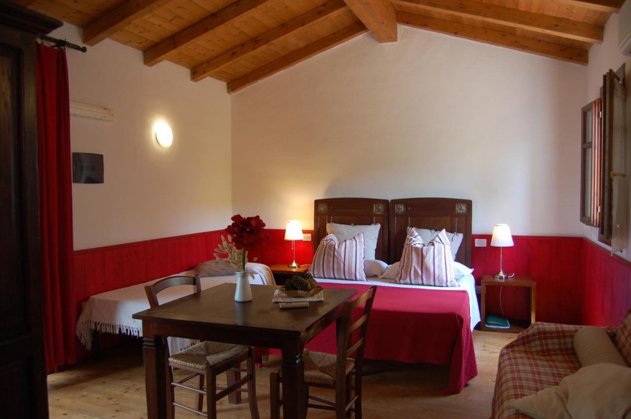 Agriturismo L'Aglientu B&B Loiri Porto San Paolo Exteriör bild