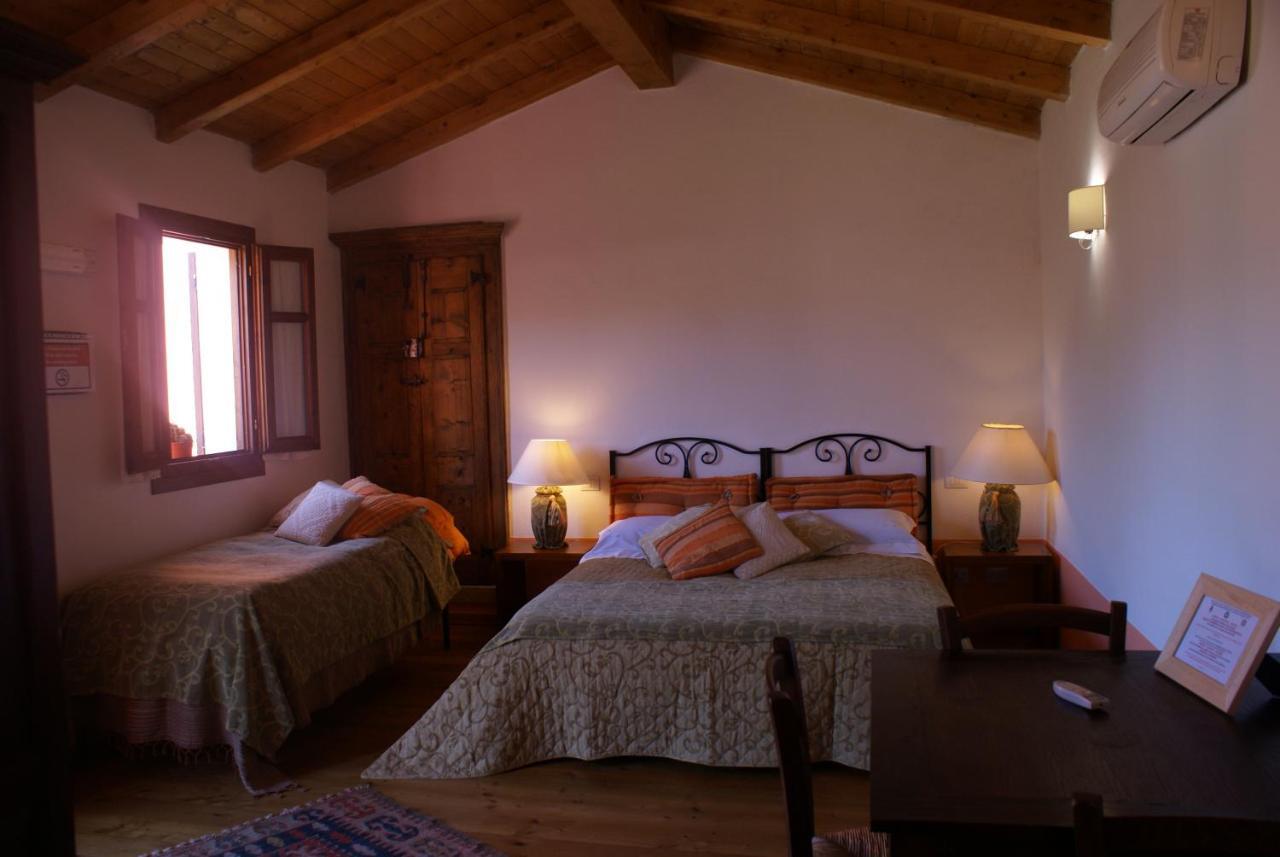 Agriturismo L'Aglientu B&B Loiri Porto San Paolo Rum bild